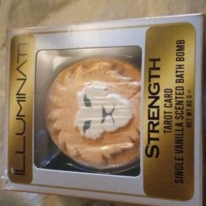 Illuminati vanilla scented bath bomb